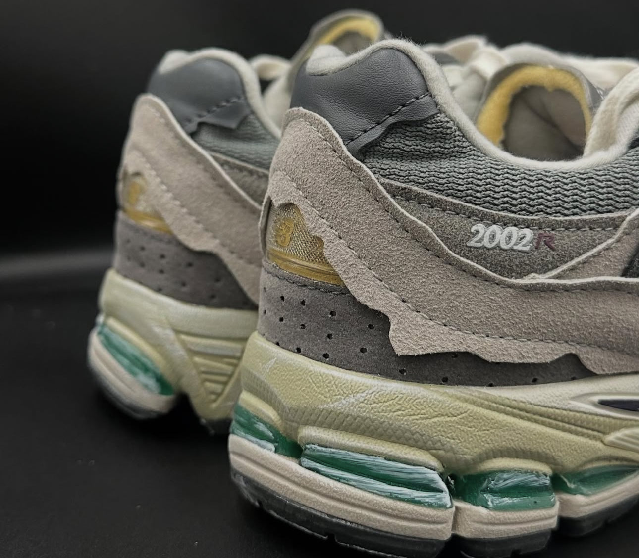 NEW BALANCE 2002r GREY