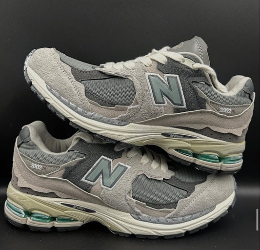 NEW BALANCE 2002r GREY