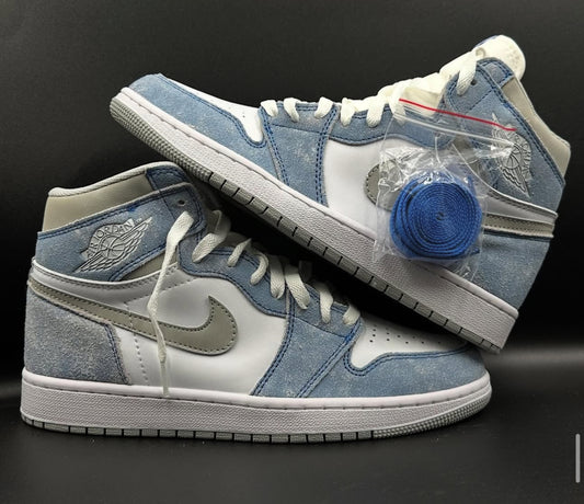 AIR JORDAN 1 HYPER ROYALE